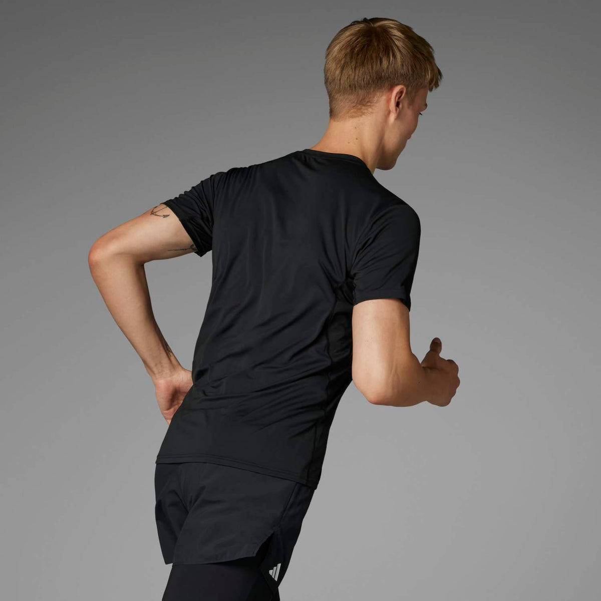 ADIDASFW26/quality-sport-t-shirt-adidas-IN1156-2.jpg